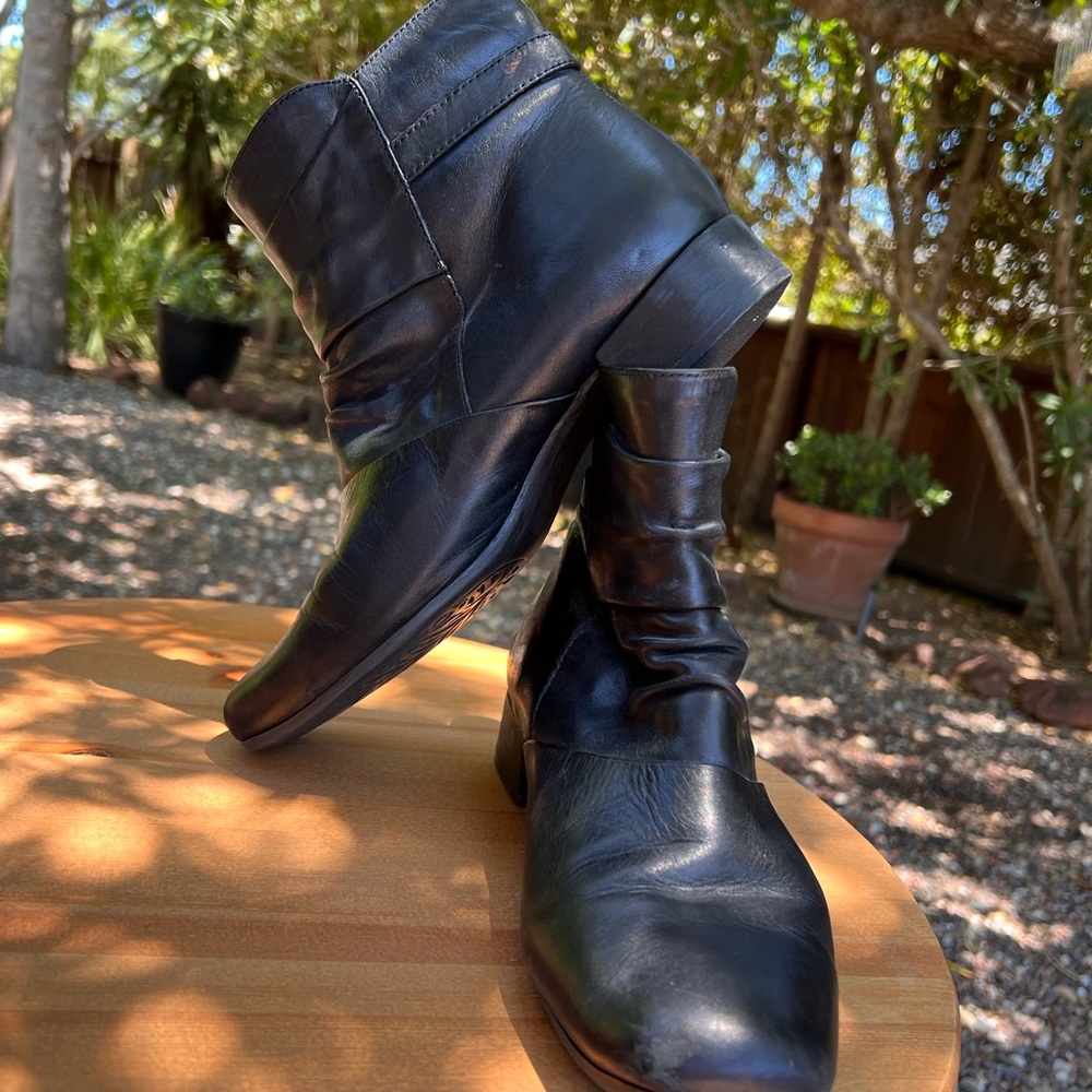 Black Earth Brand low heeled boots - size 9